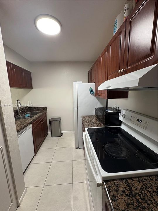 Activo con contrato: $1,875 (2 camas, 2 baños, 768 Pies cuadrados)
