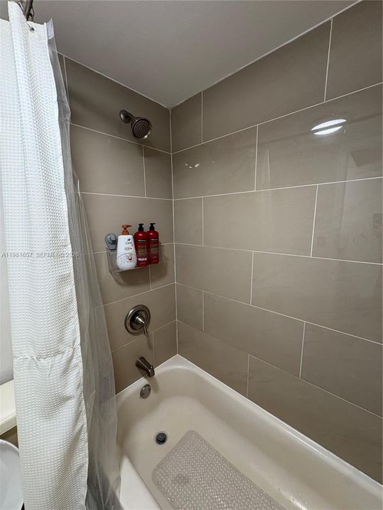 Activo con contrato: $1,875 (2 camas, 2 baños, 768 Pies cuadrados)
