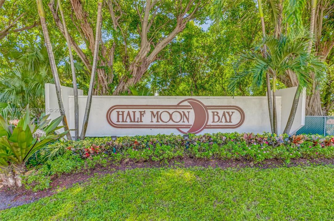 For Sale: $325,000 (2 beds, 2 baths, 1130 Square Feet)