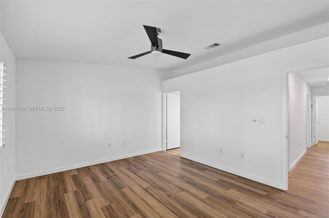 For Sale: $325,000 (2 beds, 2 baths, 1130 Square Feet)