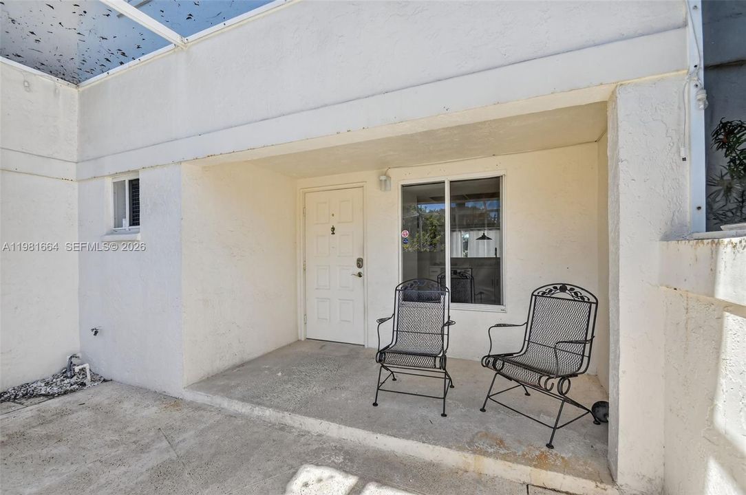 For Sale: $325,000 (2 beds, 2 baths, 1130 Square Feet)