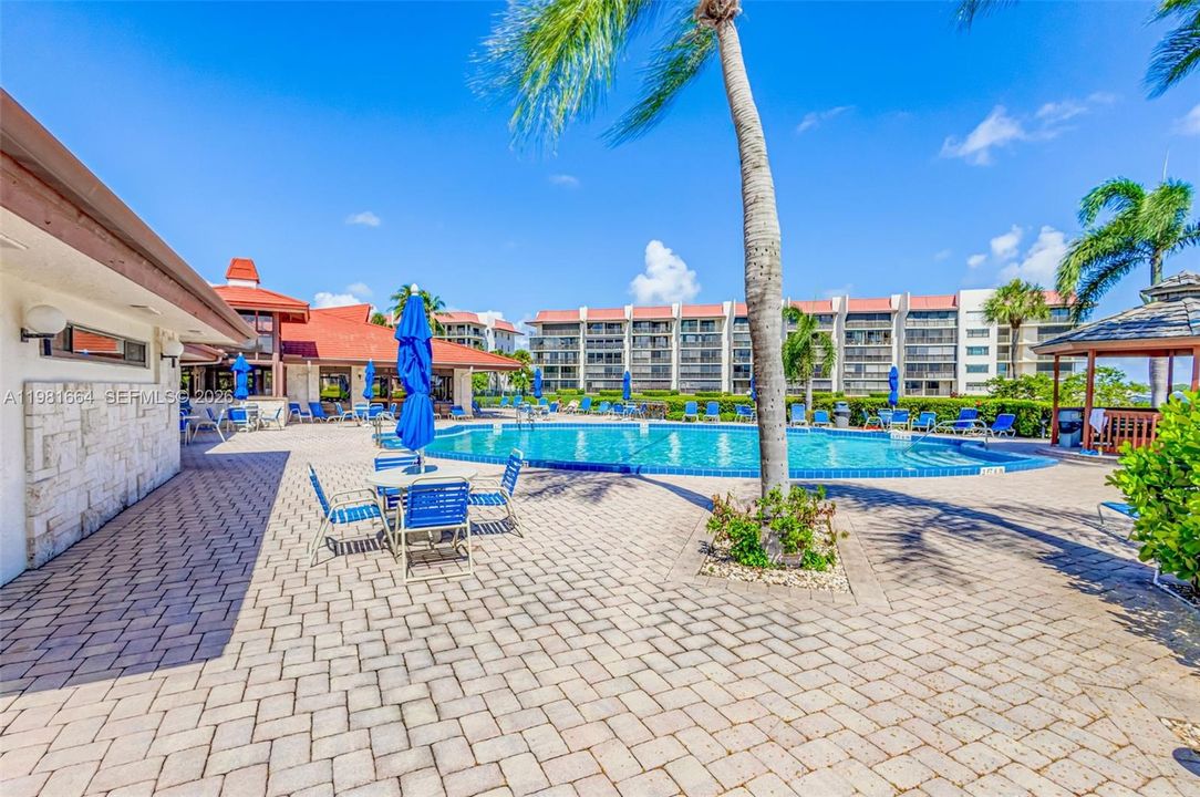 For Sale: $325,000 (2 beds, 2 baths, 1130 Square Feet)
