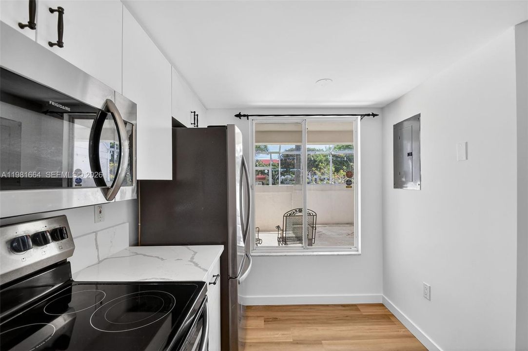 For Sale: $325,000 (2 beds, 2 baths, 1130 Square Feet)