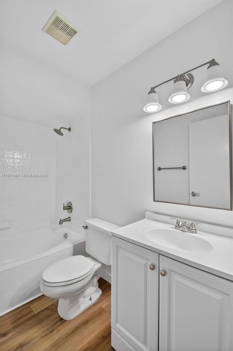 For Sale: $325,000 (2 beds, 2 baths, 1130 Square Feet)