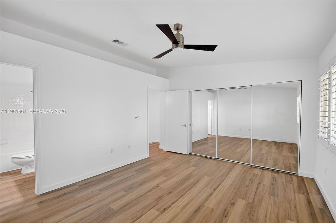 For Sale: $325,000 (2 beds, 2 baths, 1130 Square Feet)