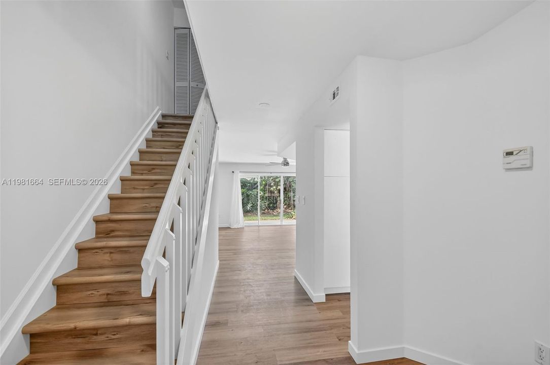 For Sale: $325,000 (2 beds, 2 baths, 1130 Square Feet)