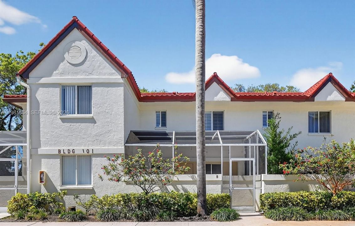For Sale: $325,000 (2 beds, 2 baths, 1130 Square Feet)