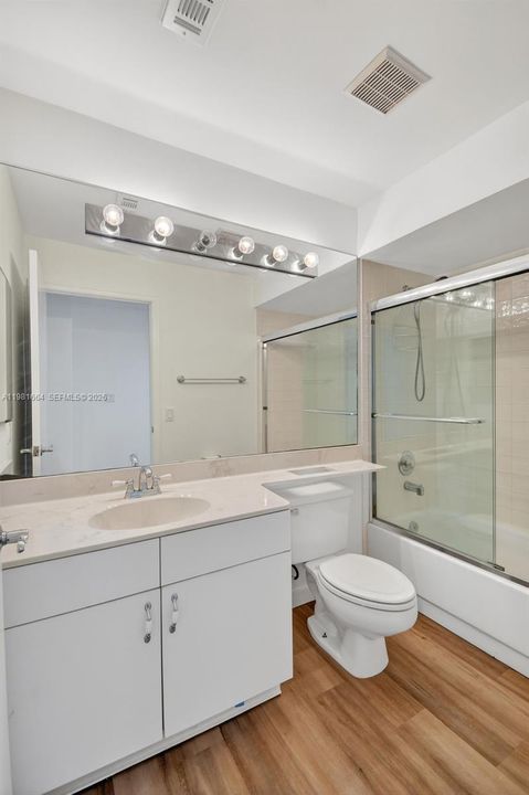 For Sale: $325,000 (2 beds, 2 baths, 1130 Square Feet)