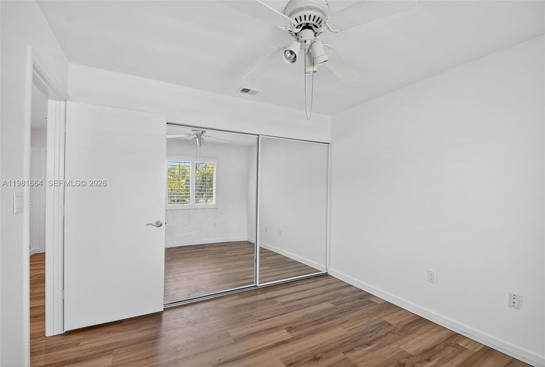 For Sale: $325,000 (2 beds, 2 baths, 1130 Square Feet)