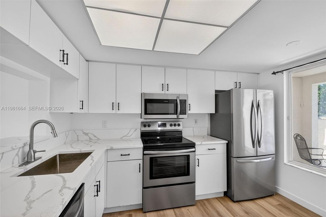 For Sale: $325,000 (2 beds, 2 baths, 1130 Square Feet)