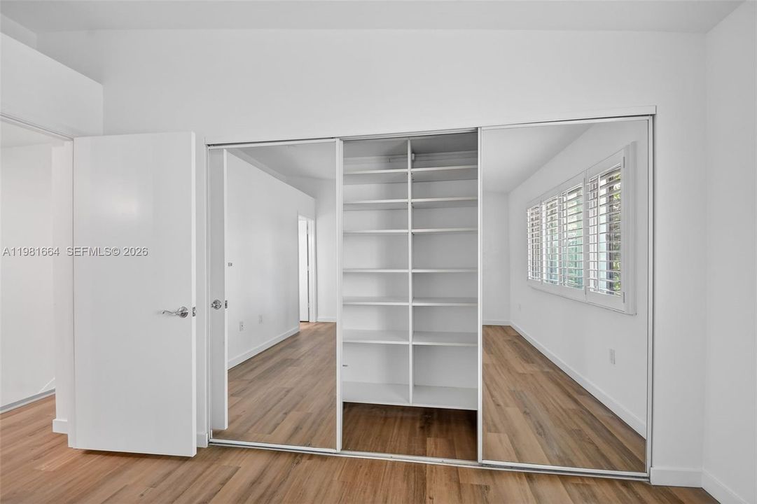 For Sale: $325,000 (2 beds, 2 baths, 1130 Square Feet)