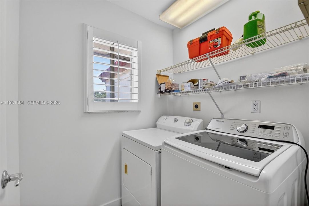 For Sale: $325,000 (2 beds, 2 baths, 1130 Square Feet)