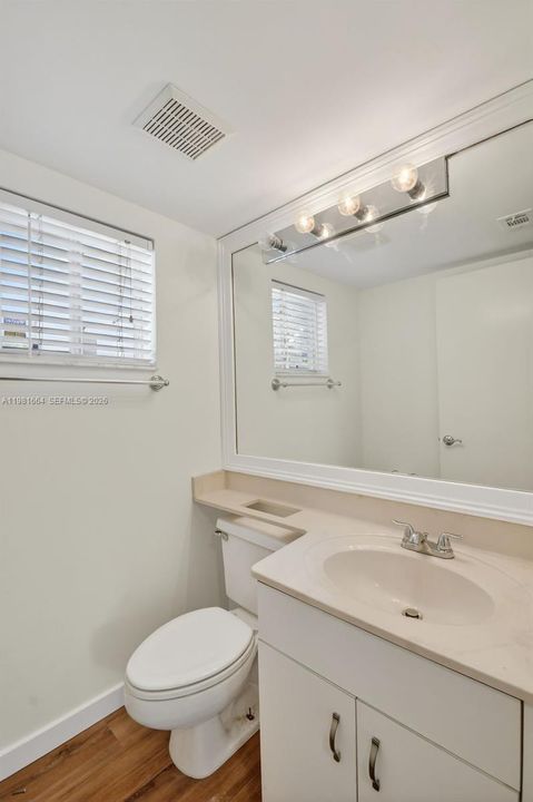 For Sale: $325,000 (2 beds, 2 baths, 1130 Square Feet)
