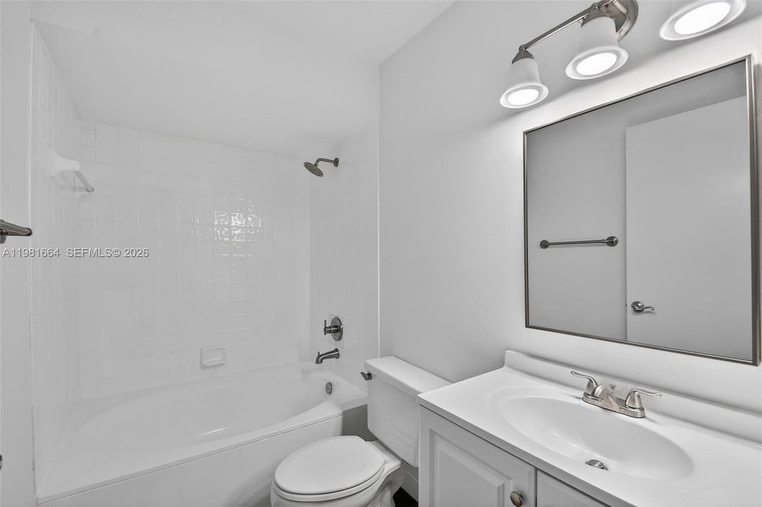 For Sale: $325,000 (2 beds, 2 baths, 1130 Square Feet)