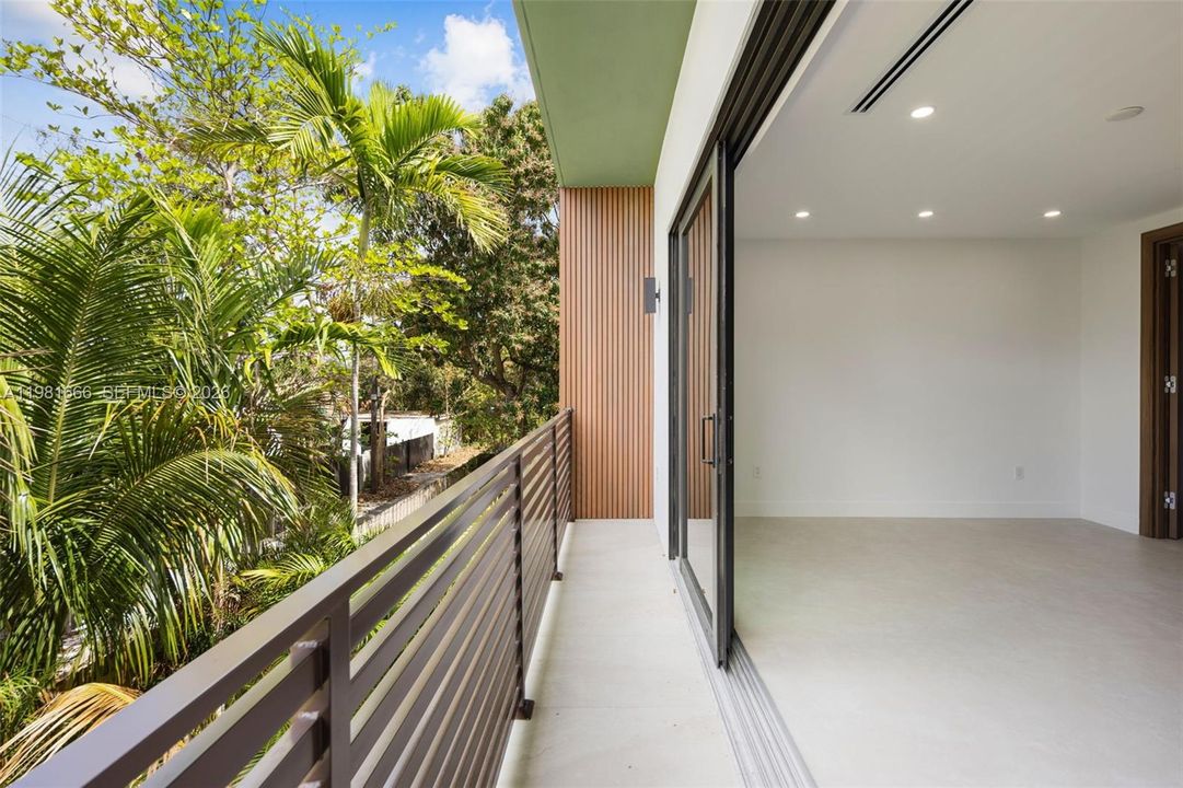 For Sale: $2,350,000 (5 beds, 5 baths, 2690 Square Feet)