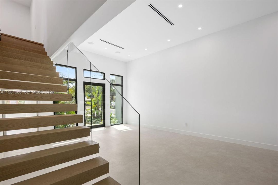 For Sale: $2,350,000 (5 beds, 5 baths, 2690 Square Feet)