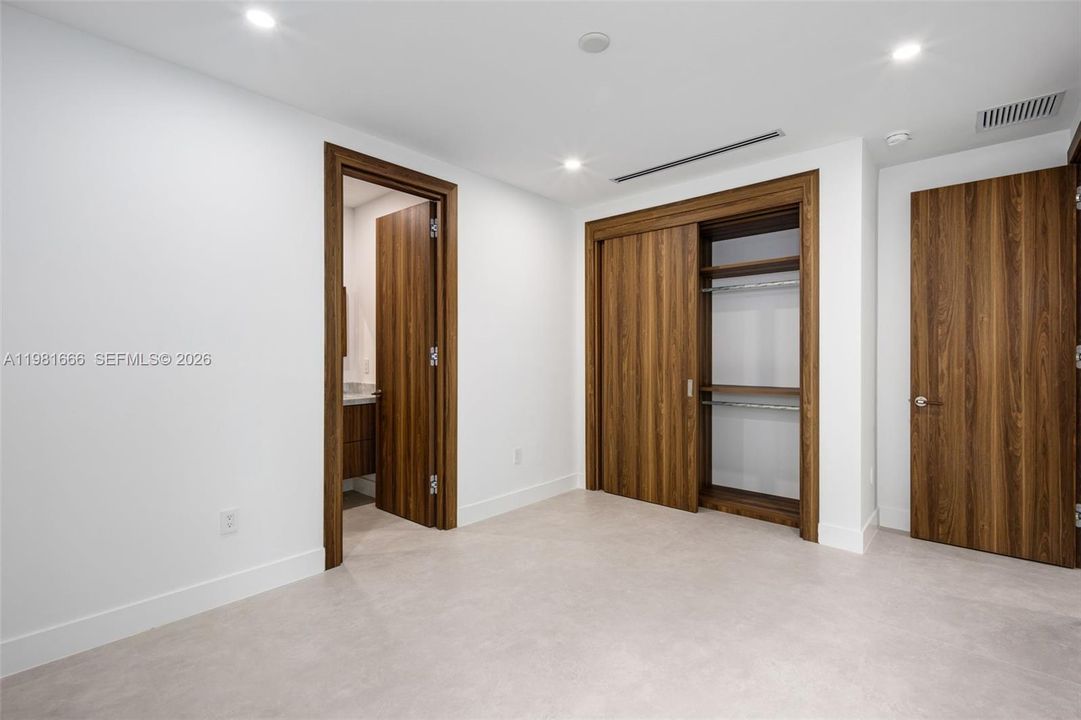 For Sale: $2,350,000 (5 beds, 5 baths, 2690 Square Feet)