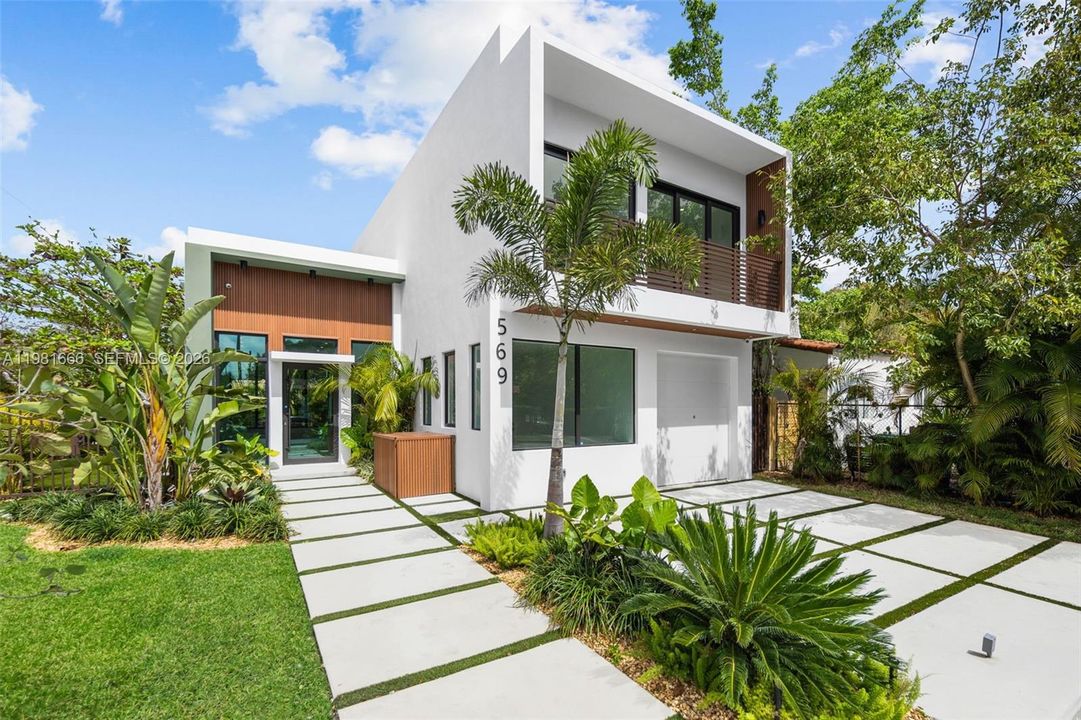 For Sale: $2,350,000 (5 beds, 5 baths, 2690 Square Feet)