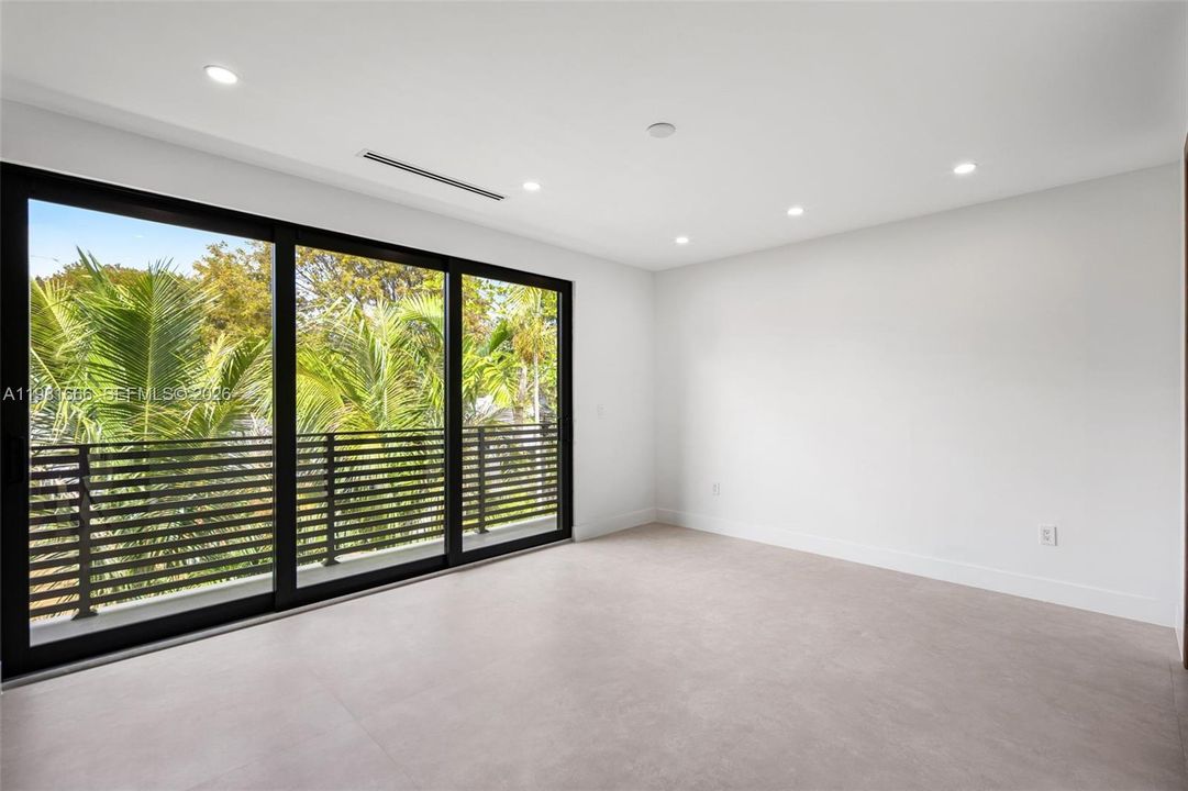 For Sale: $2,350,000 (5 beds, 5 baths, 2690 Square Feet)