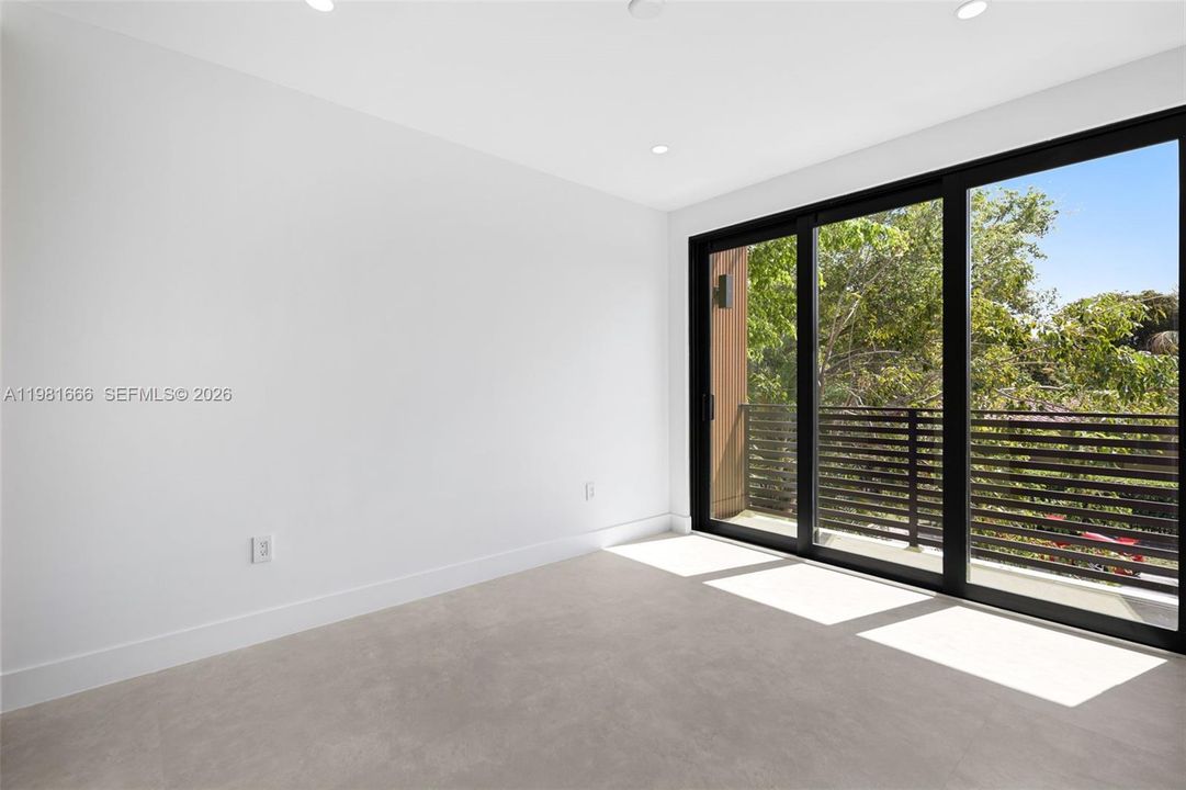 For Sale: $2,350,000 (5 beds, 5 baths, 2690 Square Feet)