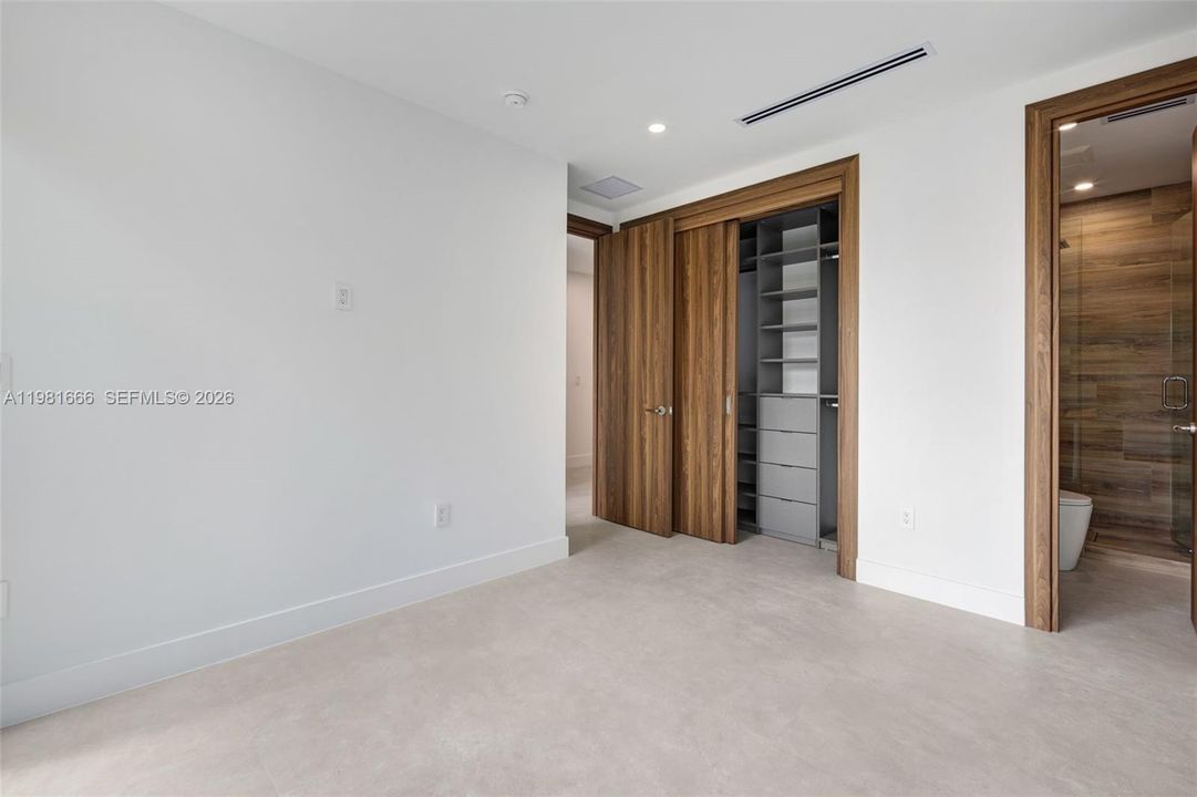 For Sale: $2,350,000 (5 beds, 5 baths, 2690 Square Feet)