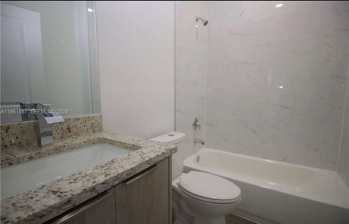 For Rent: $2,000 (3 beds, 2 baths, 1292 Square Feet)