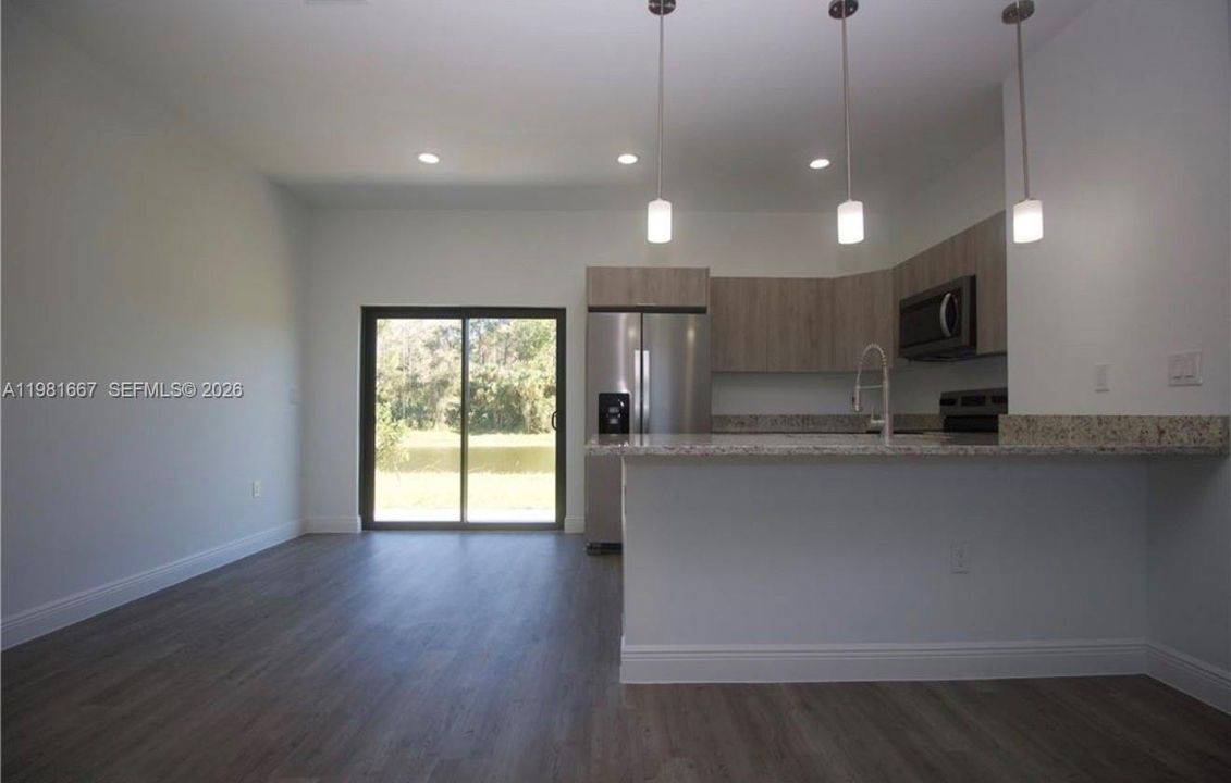 For Rent: $2,000 (3 beds, 2 baths, 1292 Square Feet)