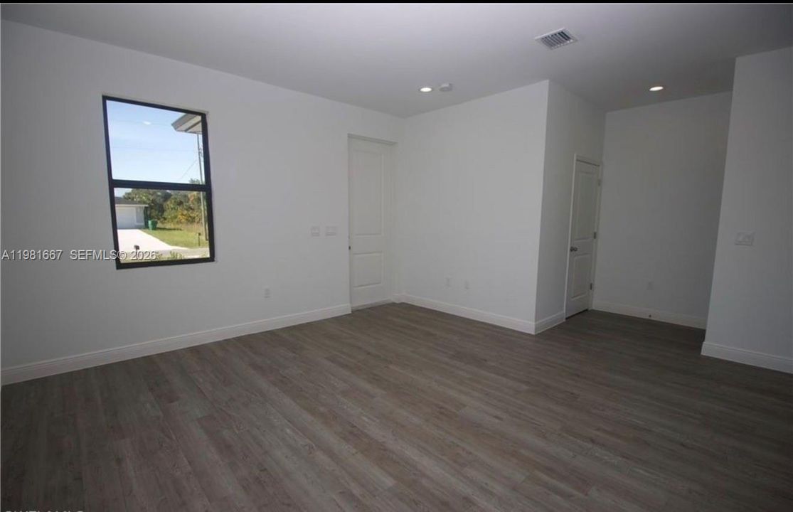 For Rent: $2,000 (3 beds, 2 baths, 1292 Square Feet)