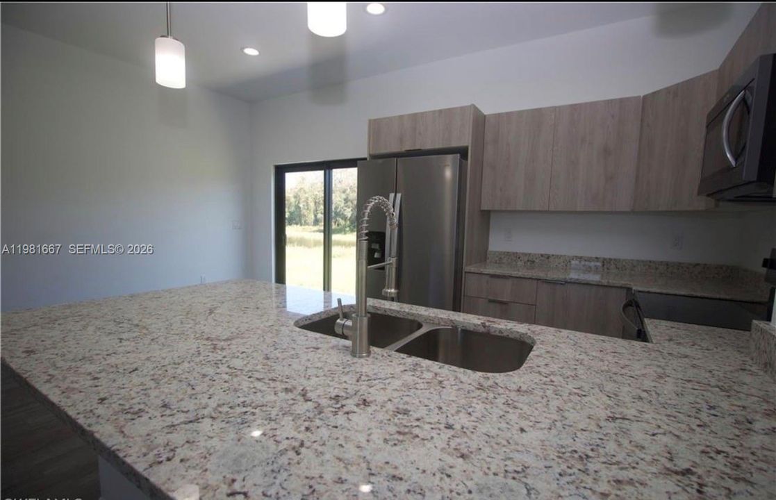For Rent: $2,000 (3 beds, 2 baths, 1292 Square Feet)
