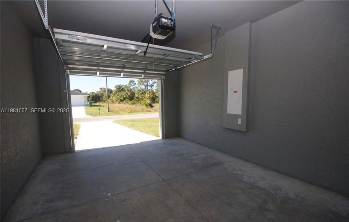 For Rent: $2,000 (3 beds, 2 baths, 1292 Square Feet)