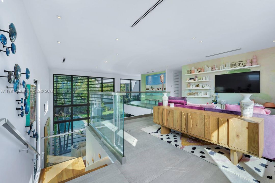 Activo con contrato: $5,395,000 (6 camas, 6 baños, 5068 Pies cuadrados)