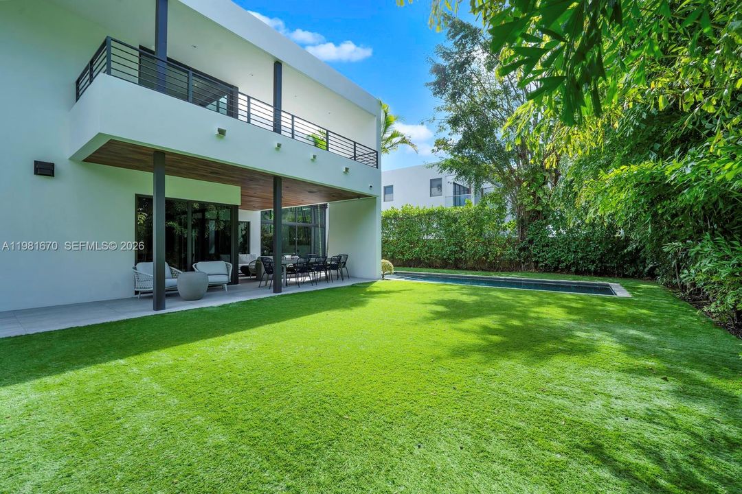 Activo con contrato: $5,395,000 (6 camas, 6 baños, 5068 Pies cuadrados)