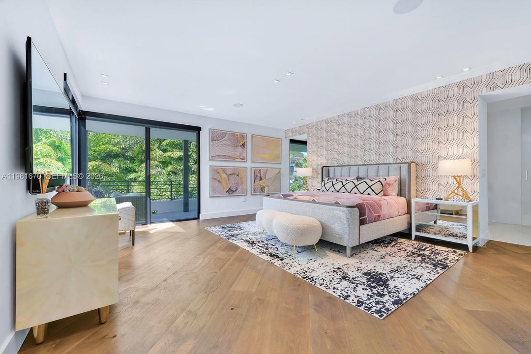 Activo con contrato: $5,395,000 (6 camas, 6 baños, 5068 Pies cuadrados)