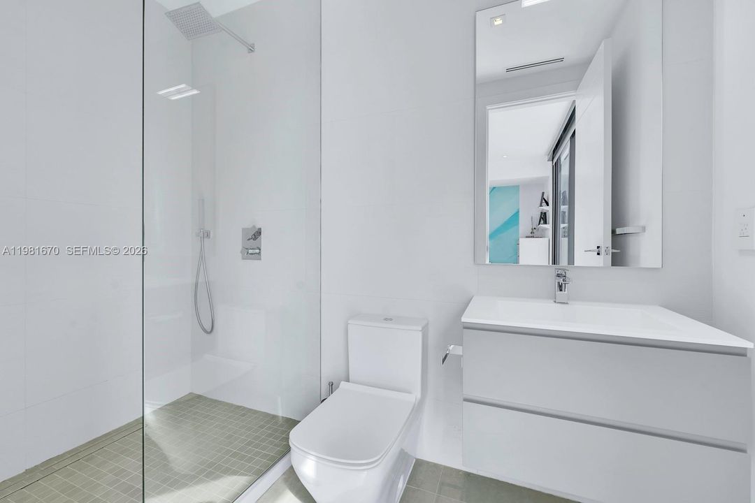 Activo con contrato: $5,395,000 (6 camas, 6 baños, 5068 Pies cuadrados)