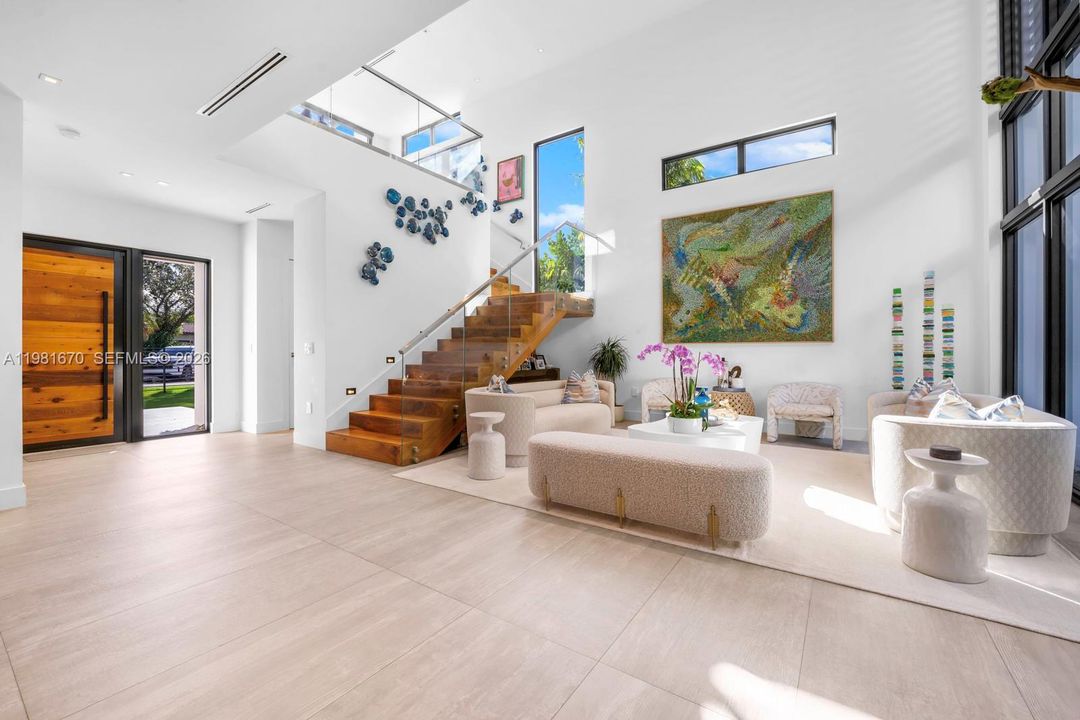Activo con contrato: $5,395,000 (6 camas, 6 baños, 5068 Pies cuadrados)