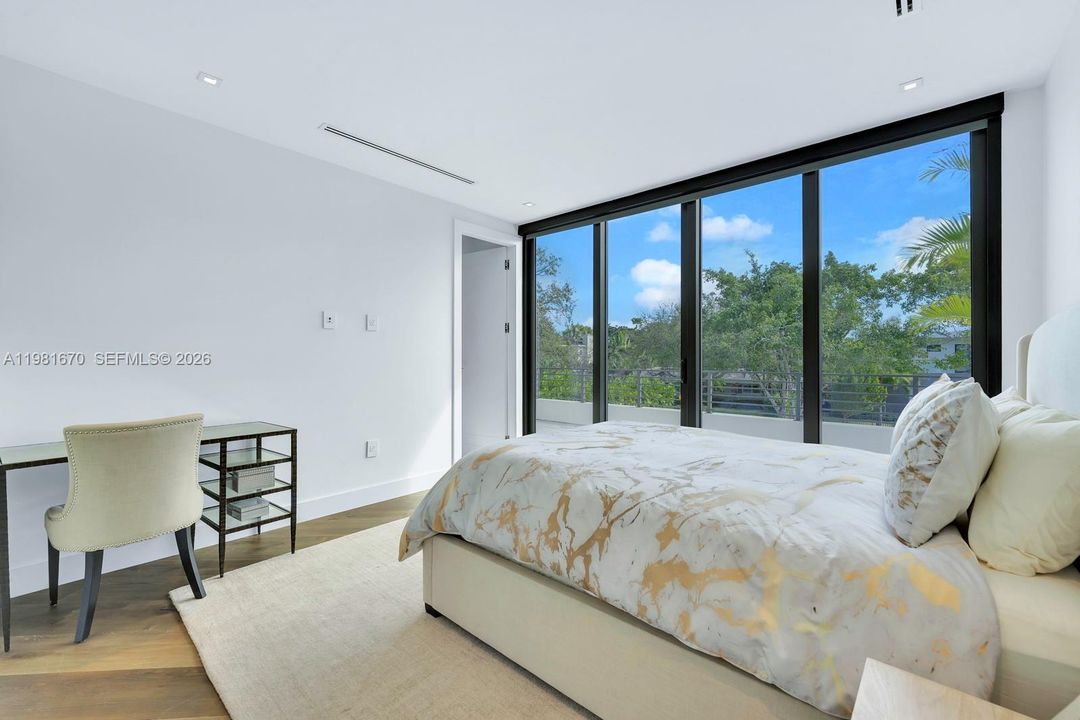 Activo con contrato: $5,395,000 (6 camas, 6 baños, 5068 Pies cuadrados)