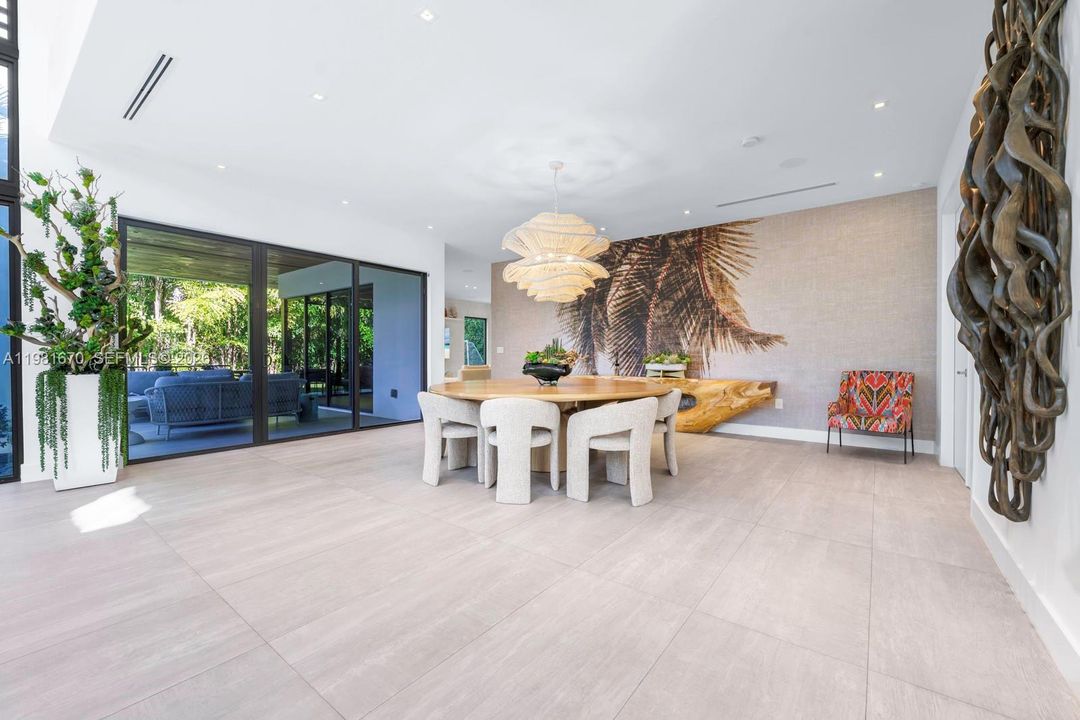 Activo con contrato: $5,395,000 (6 camas, 6 baños, 5068 Pies cuadrados)