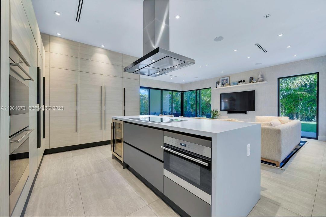 Activo con contrato: $5,395,000 (6 camas, 6 baños, 5068 Pies cuadrados)