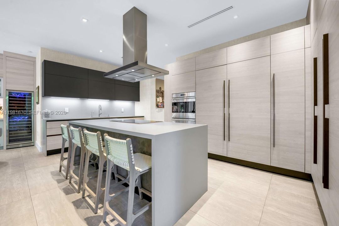 Activo con contrato: $5,395,000 (6 camas, 6 baños, 5068 Pies cuadrados)
