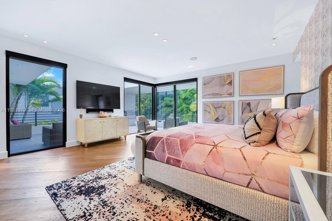 Activo con contrato: $5,395,000 (6 camas, 6 baños, 5068 Pies cuadrados)