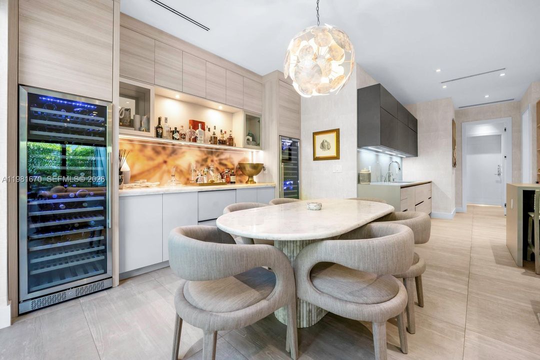 Activo con contrato: $5,395,000 (6 camas, 6 baños, 5068 Pies cuadrados)