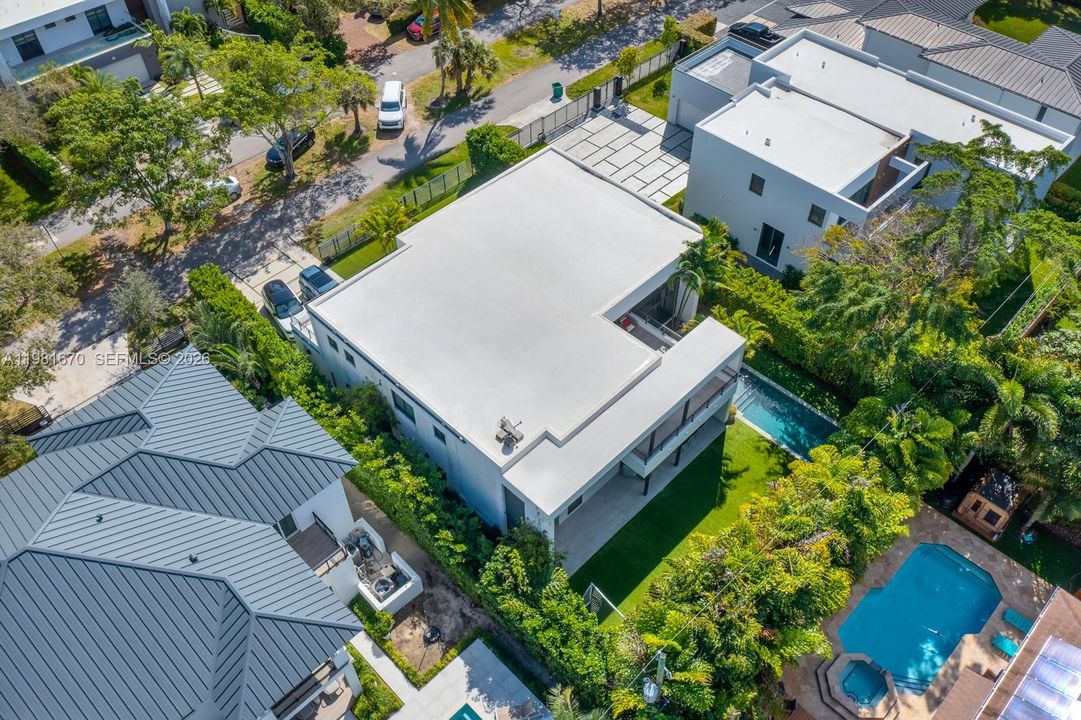 Activo con contrato: $5,395,000 (6 camas, 6 baños, 5068 Pies cuadrados)