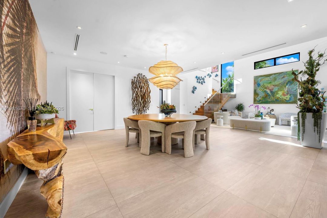 Activo con contrato: $5,395,000 (6 camas, 6 baños, 5068 Pies cuadrados)