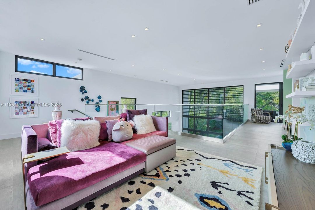 Activo con contrato: $5,395,000 (6 camas, 6 baños, 5068 Pies cuadrados)