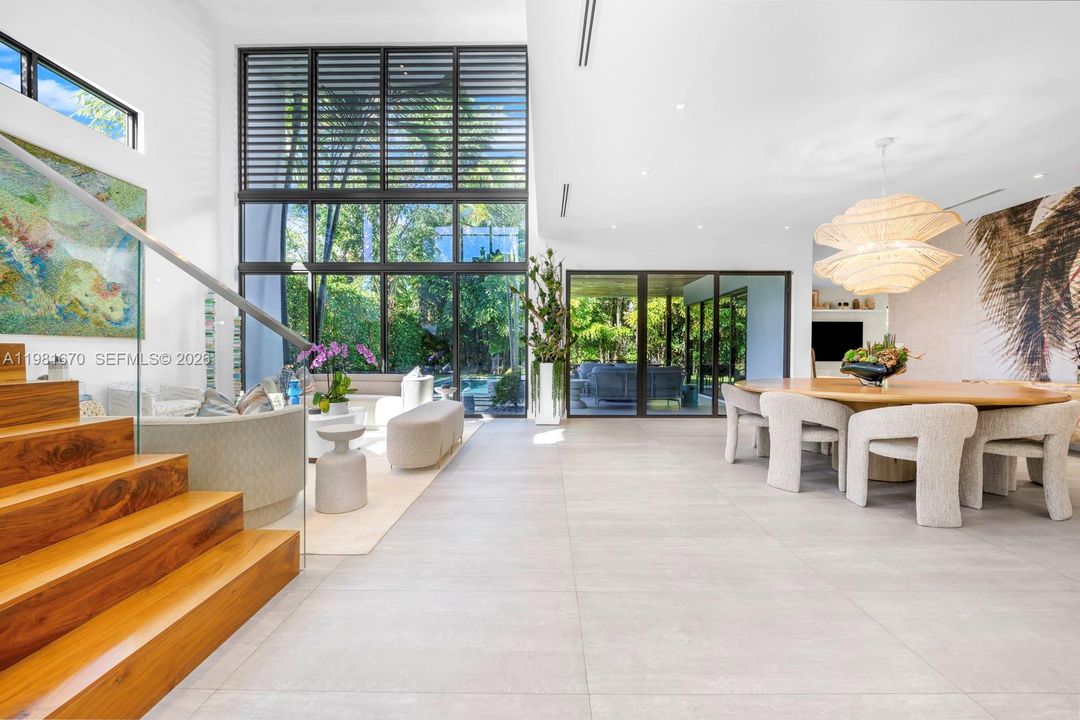 Activo con contrato: $5,395,000 (6 camas, 6 baños, 5068 Pies cuadrados)