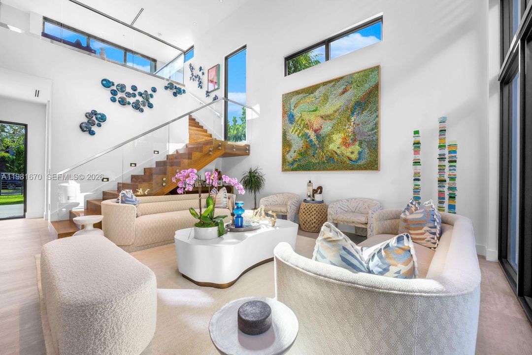 Activo con contrato: $5,395,000 (6 camas, 6 baños, 5068 Pies cuadrados)