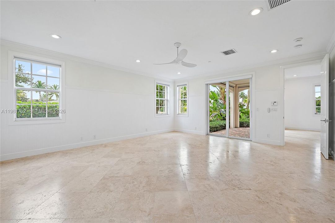 For Sale: $2,195,000 (3 beds, 2 baths, 1920 Square Feet)