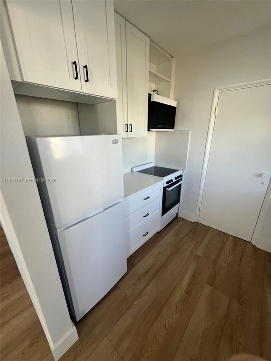 Под контрактом: $2,200 (2 спален, 2 ванн, 1662 Квадратных фут)