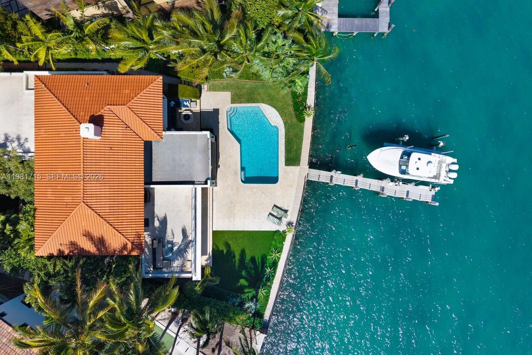 Недавно продано: $16,250,000 (4 спален, 4 ванн, 4420 Квадратных фут)