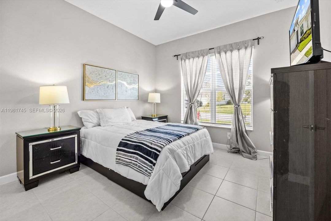 En Venta: $482,000 (3 camas, 3 baños, 2390 Pies cuadrados)